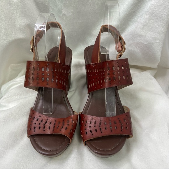 XOXO leather laser cutout chunky heeled sandals 6M - Picture 3 of 10